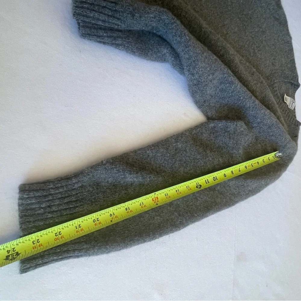 L.L.Bean XXL 100% Shetland Wool Gray V Neck Sweater Heritage Outdoors Repair